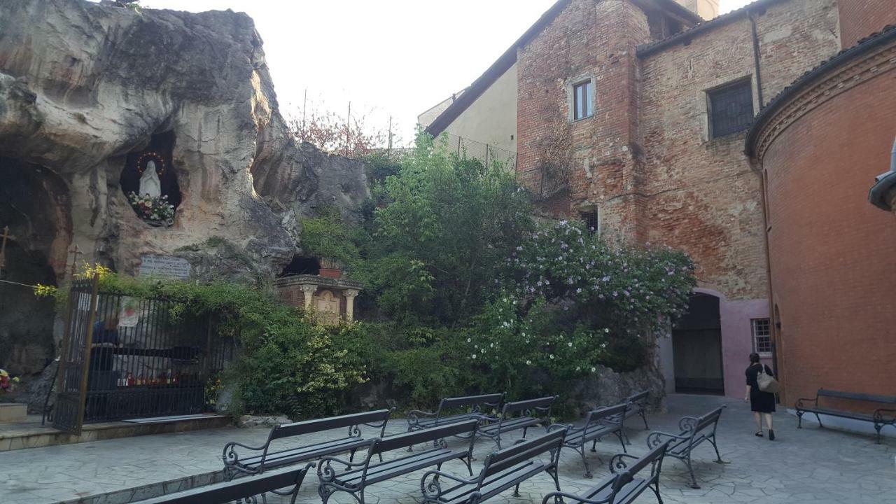 Location Turistic Monolocale Nel Parco Del Santuario Apartman Asti Kültér fotó