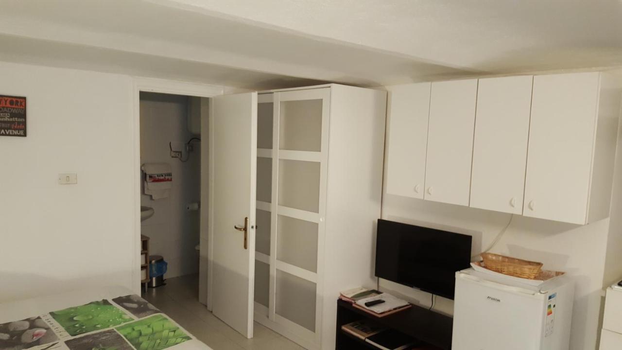 Location Turistic Monolocale Nel Parco Del Santuario Apartman Asti Kültér fotó